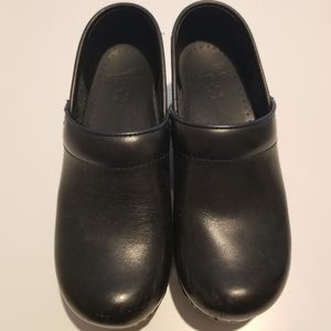 Dansko narrow size 37 black leather